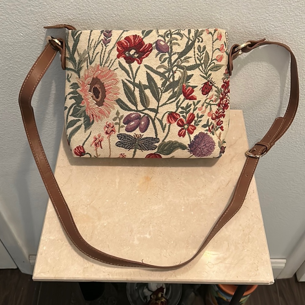 Signore floral tapestry bag with adjustable leather strap